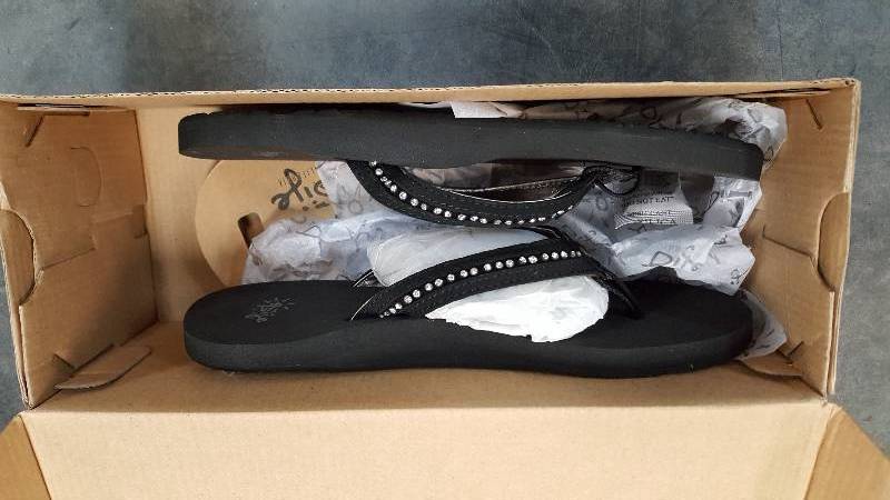 Womens&nbspLAMO SHEEPSKIN INC Black Sandal  Sandals - 7