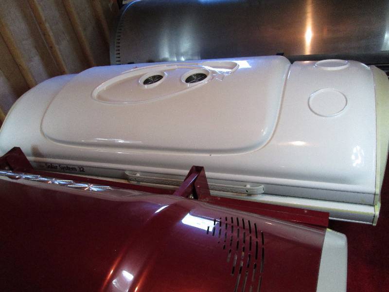 lot 5 image: Solar System 32 Tanning Bed