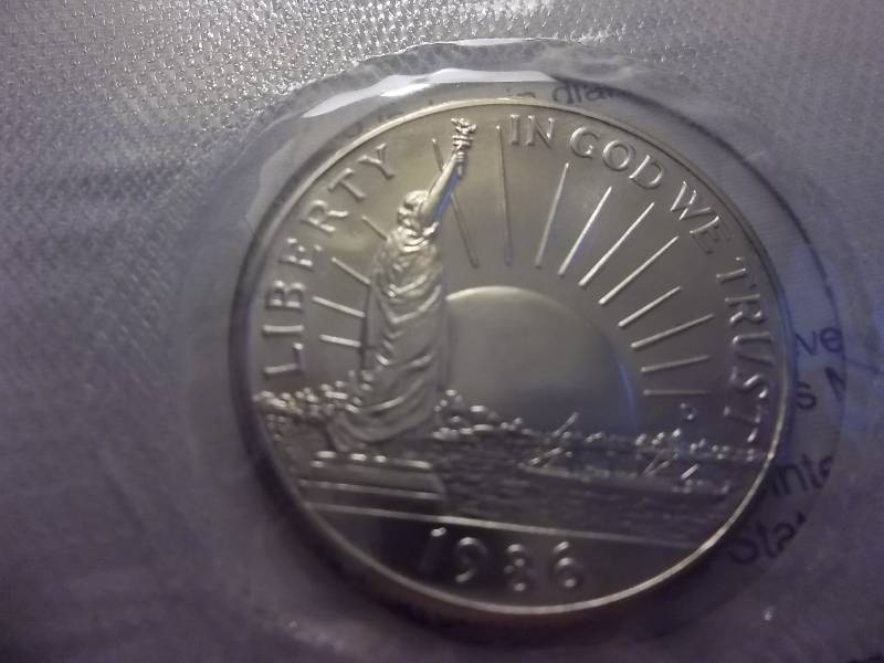 1986 US Liberty Statue Of Liberty 100th Year Comemmorative Half Dollar In Case & COA