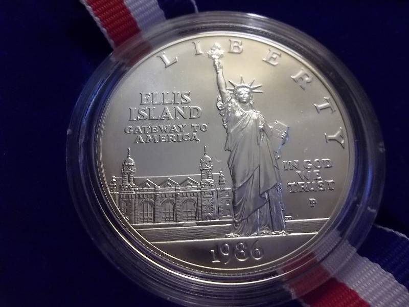 US Liberty Ellis Island 100 Year Anniversary Silver Dollar Unc In Case & COA