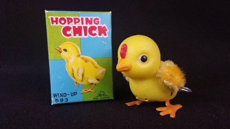 lot 16 image: MN Tin & Plastic Wind-up Hopping Chick in Box