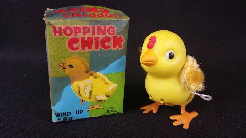 lot 17 image: MN Tin & Plastic Wind-up Hopping Chick in Box