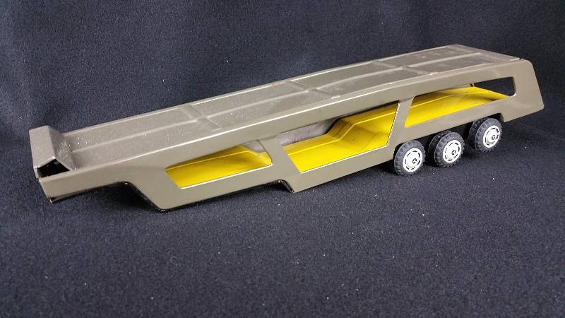 lot 49 image: Large Tin Japanese Trailer