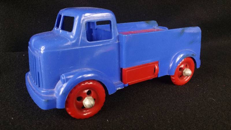 lot 75 image: Vintage Ideal Fix-It Service Truck