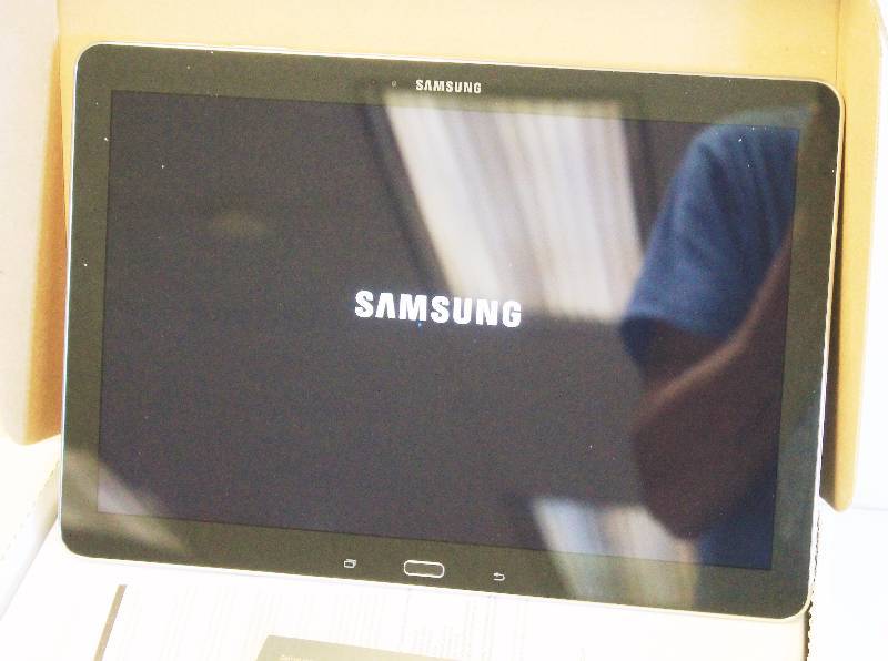 lot 4 image: Tablet PC 12.2 Samsung Tab Pro