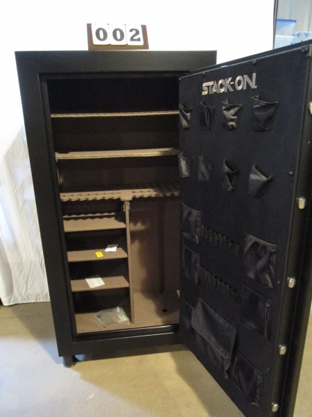 lot 2 image: Stack-On Armorguard 64 Gun Safe