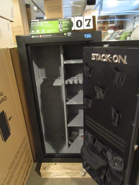 lot 7 image: Stack-On Elite 30 Gun Safe