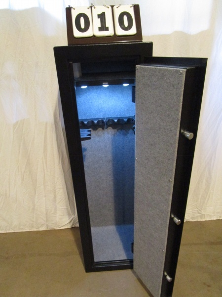lot 10 image: Stack-On Steel Security 10 Gun Safe