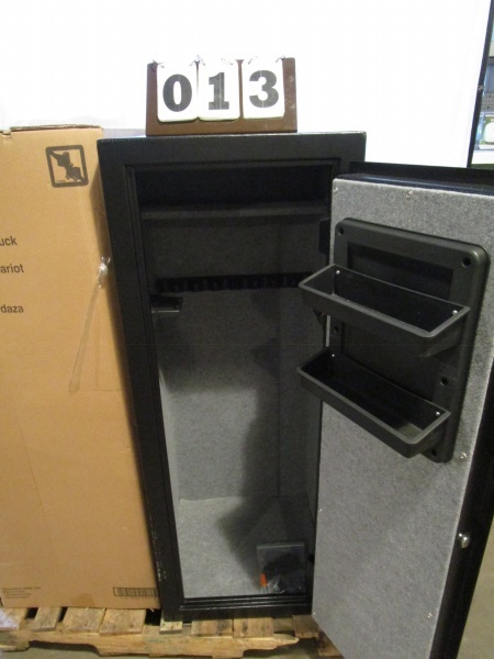 lot 13 image: Stack-On Steel Security 16 Gun Safe