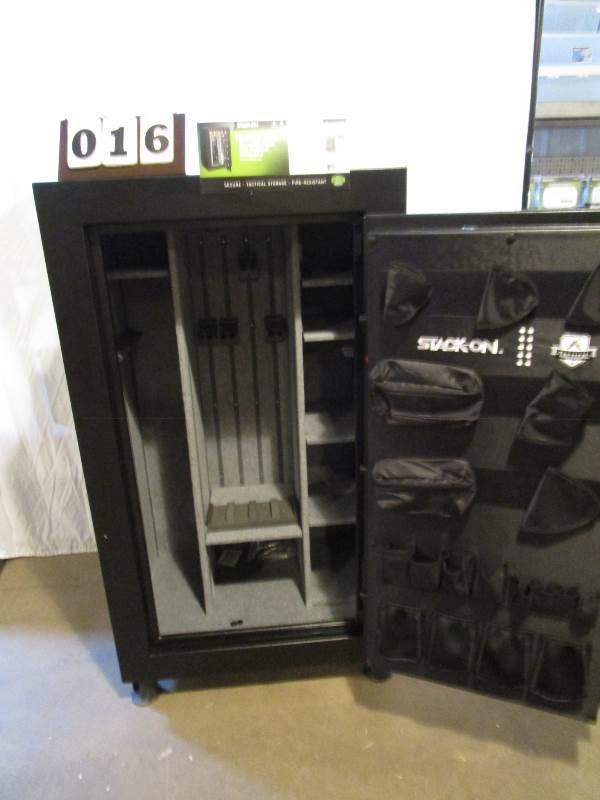 lot 16 image: Stack-On Tactical 20 Gun Security Safe