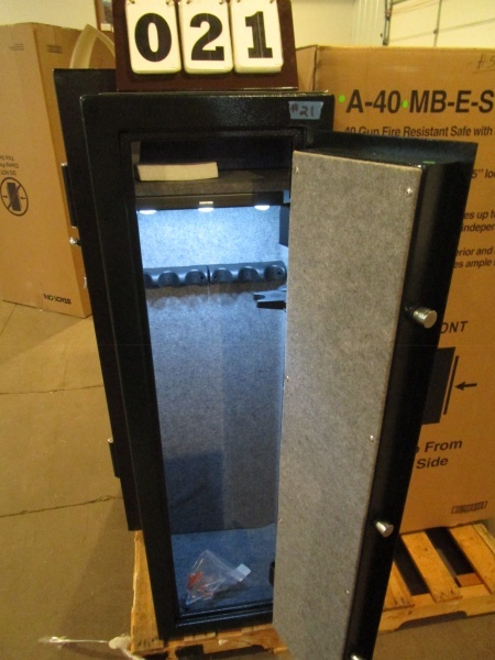 lot 21 image: Stack-On Steel 8 Gun Security Safe