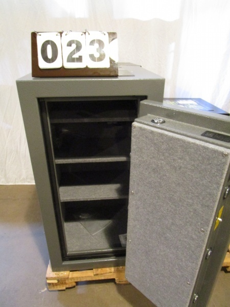 lot 23 image: Stack-On Total Defense 40 Gun Safe