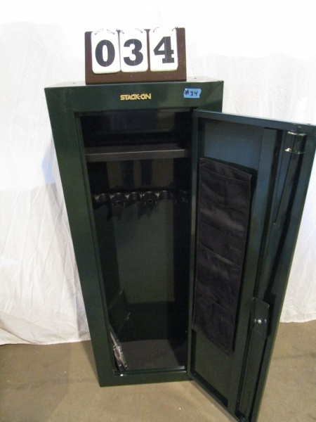 lot 34 image: Stack-On GunAmmo Cabinet  - 8 gun