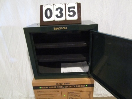 lot 35 image: Stack-On Compact PistolAmmo Cabinet