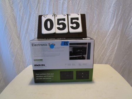 lot 55 image: Stack-On Personal Safe