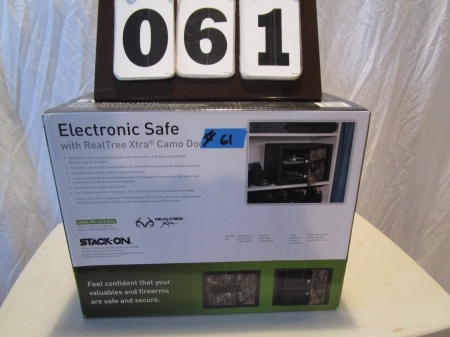 lot 61 image: Stack-On Personal Safe - Camo