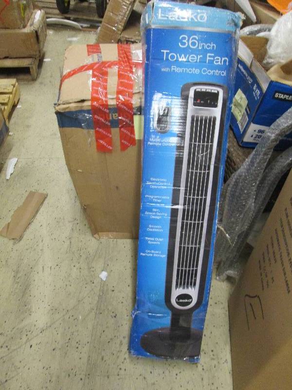 lot 147 image: 36 Tower Fan with Remote by Lasko ...