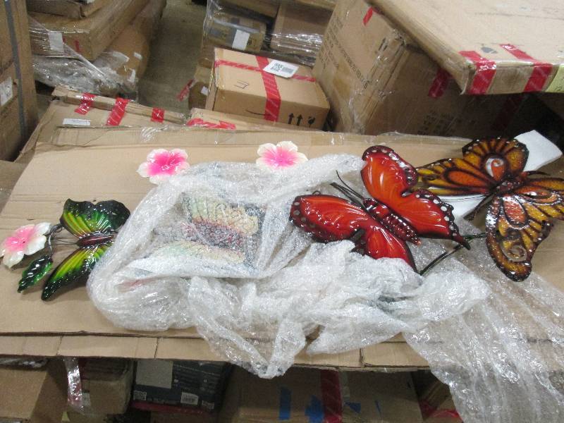 lot 157 image: Solar Butterfly Wall Dcor open bo...