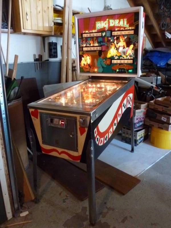 lot 1 image: Pinball Machine