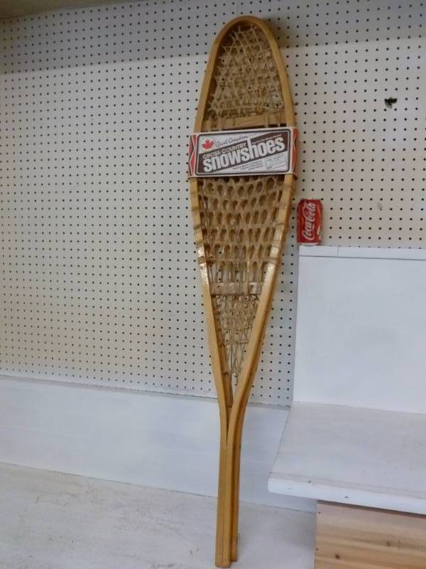 lot 5 image: New Vintage Snowshoes
