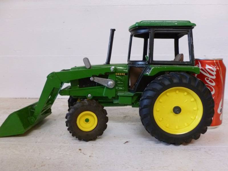 lot 11 image: Ertl - John Deere Tractor