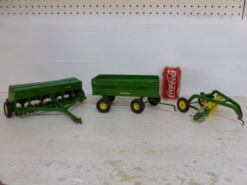 lot 16 image: Ertl