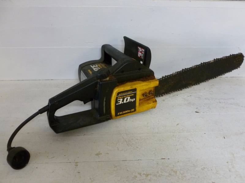 lot 17 image: McCulloch Chain Saw