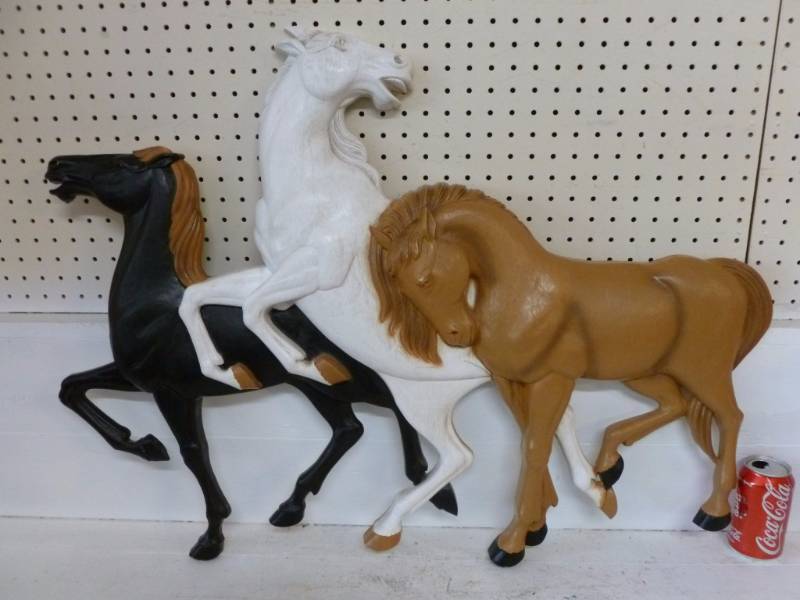 lot 18 image: Vintage Decoration
