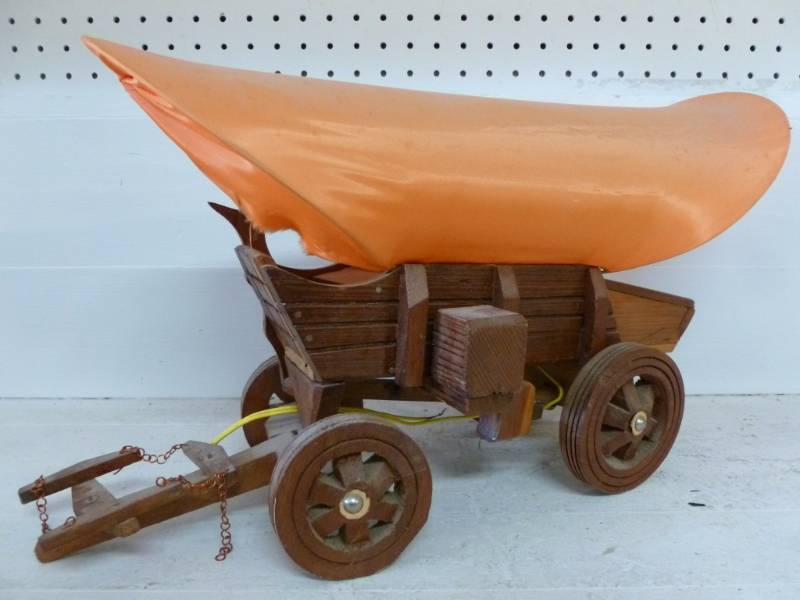 lot 20 image: Vintage Lamp