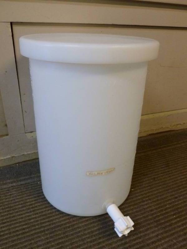 lot 42 image: Nalge Container