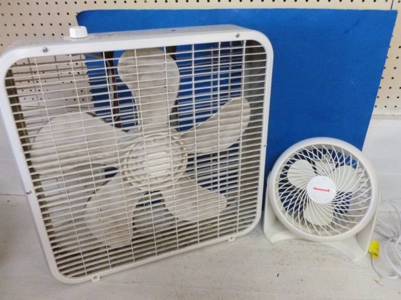 lot 47 image: Fans