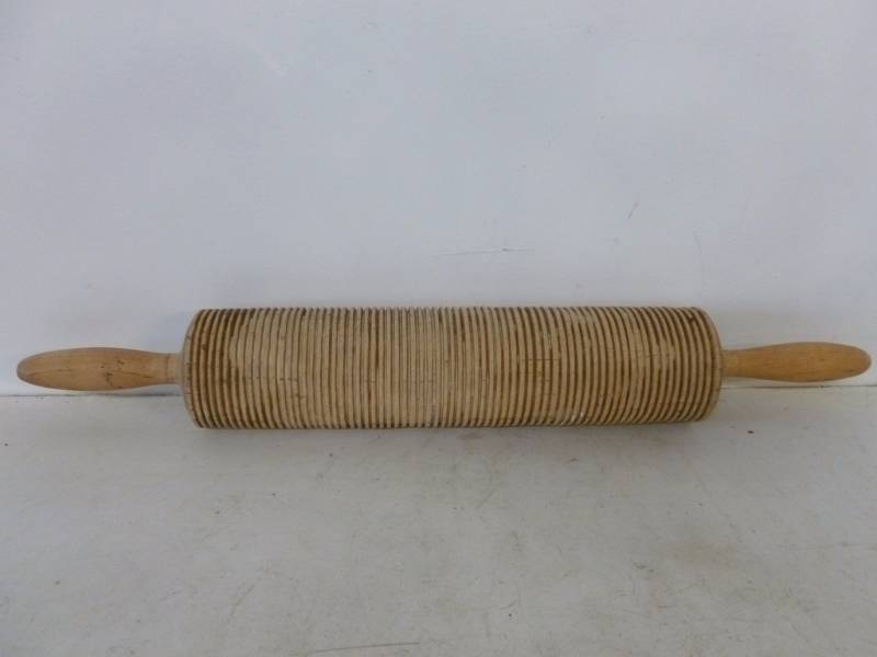lot 49 image: Vintage Rolling Pin