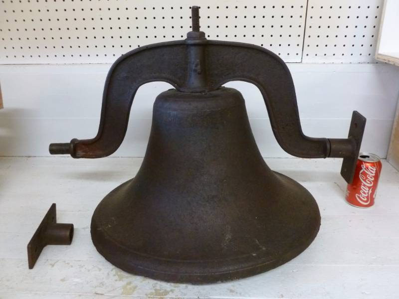 lot 51 image: Vintage Schoolhouse Bell