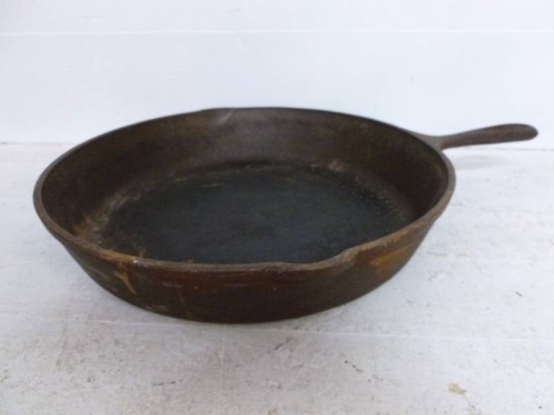 lot 52 image: Cast Iron Pan