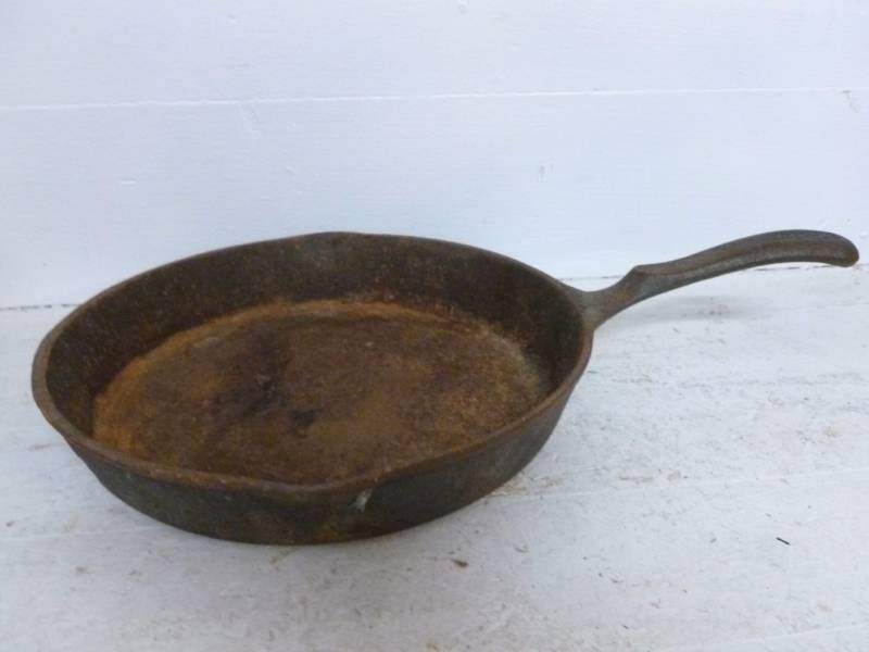 lot 54 image: Wagner Cast Iron Pan