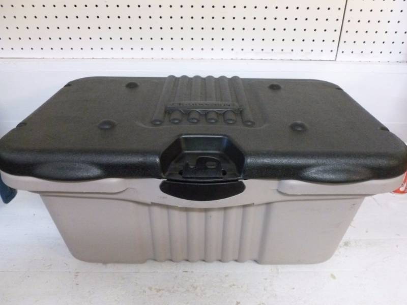lot 57 image: Rubbermaid Tote