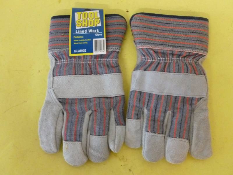lot 68 image: New Gloves