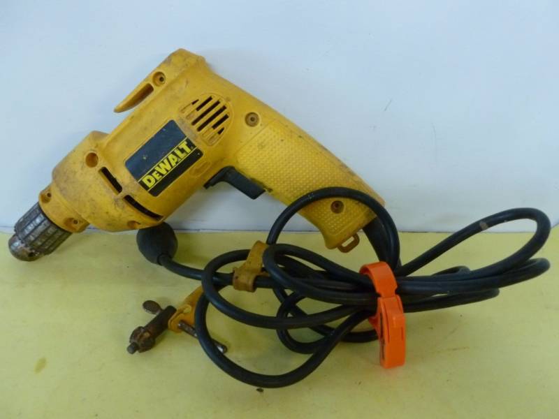 lot 74 image: DeWalt VSR Gun