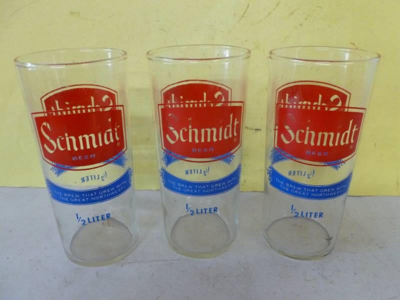 lot 79 image: Vintage Schmidt Beer