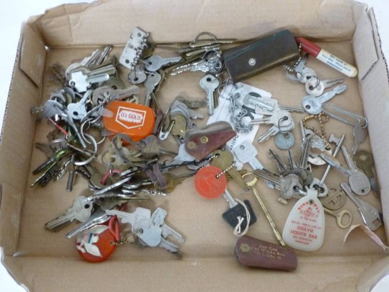lot 87 image: Vintage Keys