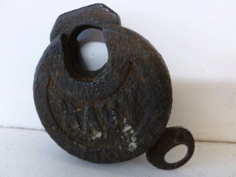 lot 88 image: Antique Lock