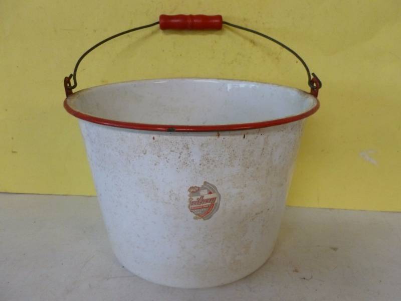 lot 99 image: Vintage Enamelware