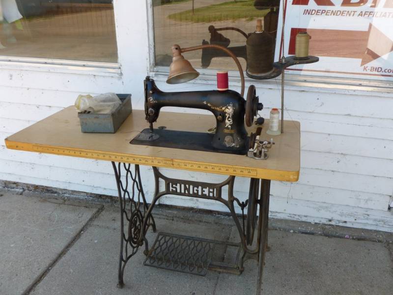 lot 101 image: Antique Commercial Sewing Machine