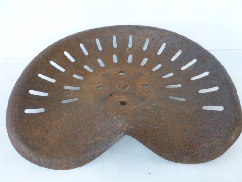 lot 105 image: Vintage Tractor Seat