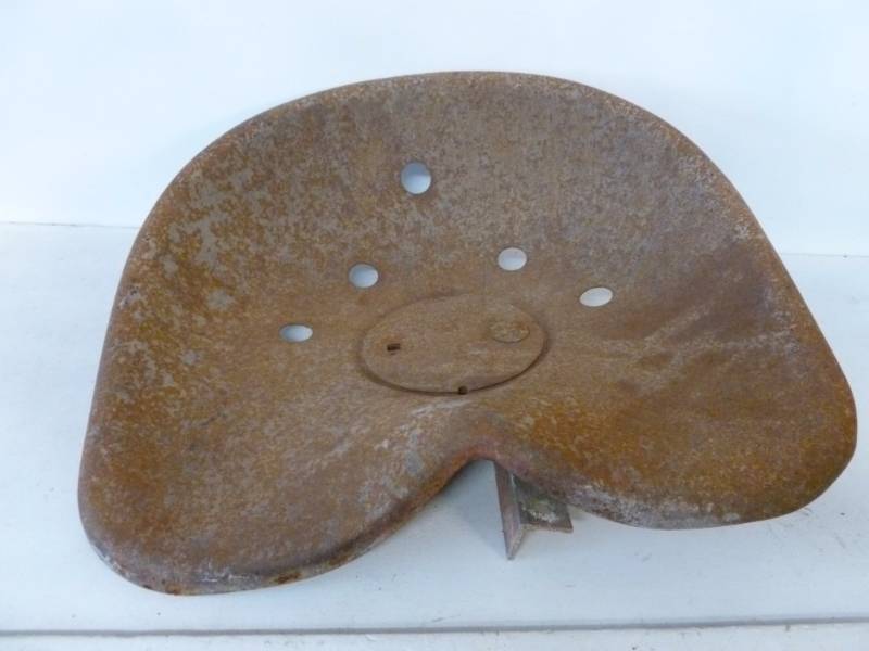 lot 106 image: Vintage Tractor Seat