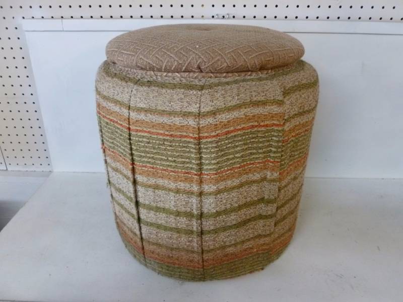 lot 112 image: Vintage Foot Stool