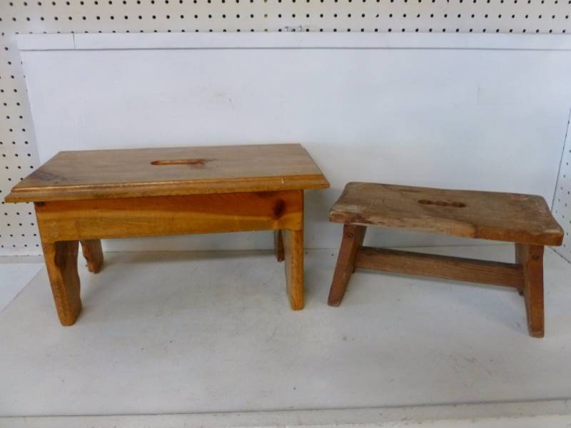 lot 113 image: Vintage Foot Stool