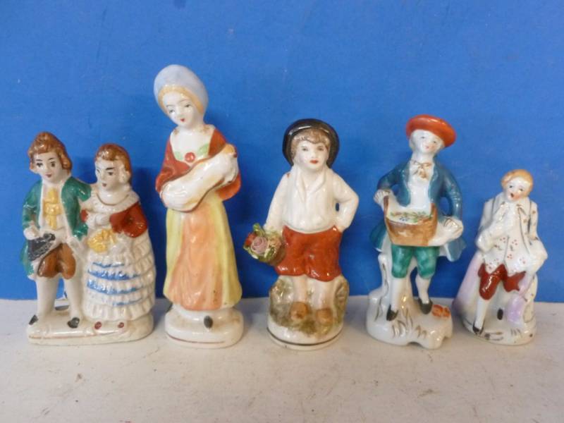 lot 123 image: Vintage Porcelain Figurines