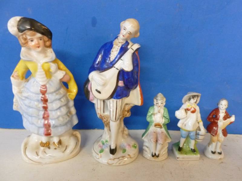 lot 124 image: Vintage Porcelain Figurines