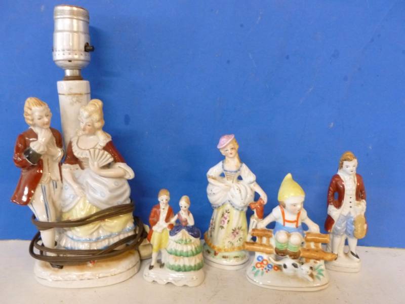 lot 125 image: Vintage Porcelain Figurines